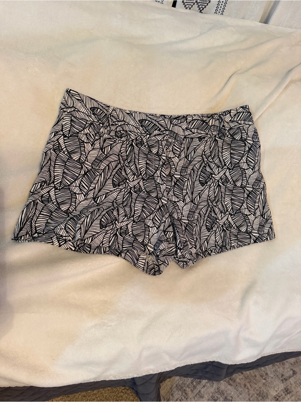 LOFT Black and White Leaf-Print Bike Shorts